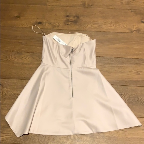 Alice + Olivia Duncan Strapless Peplum Top Cream NWT Size 6 rare find! - Picture 5 of 6